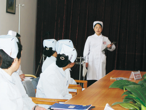  解放軍大連210醫(yī)院護(hù)士長技能講座（圖）